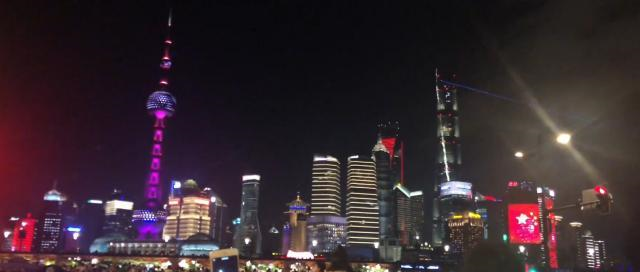 国庆假期香港旅游“遇冷”，商场游客稀少，而上海、北京游客爆满